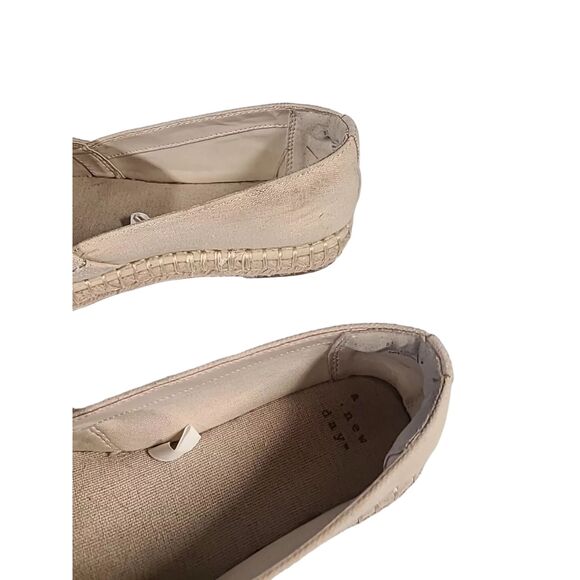 A New Day Size 8.5 Slip On Shoes Espadrille Flats Black Beige Canvas Classic - Picture 12 of 12
